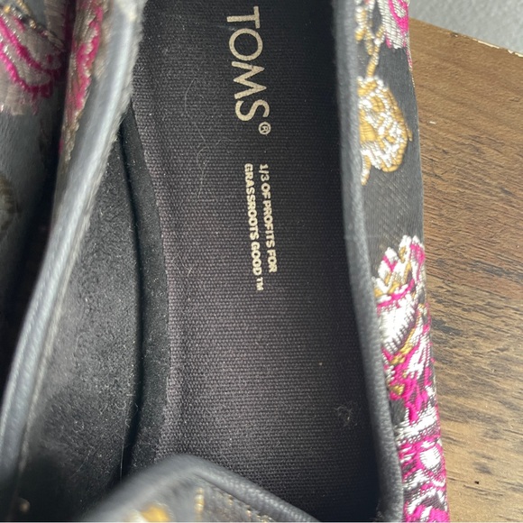 TOMS Women's Black and Pink Floral Loafers - Picture 8 of 8